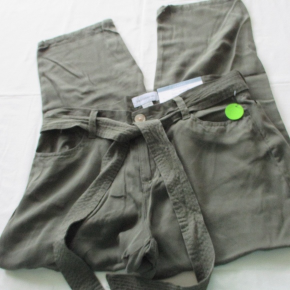 Liz Claiborne Pants - NWT - LIZ CLAIBORNE green pants - sz 6 - $44.00